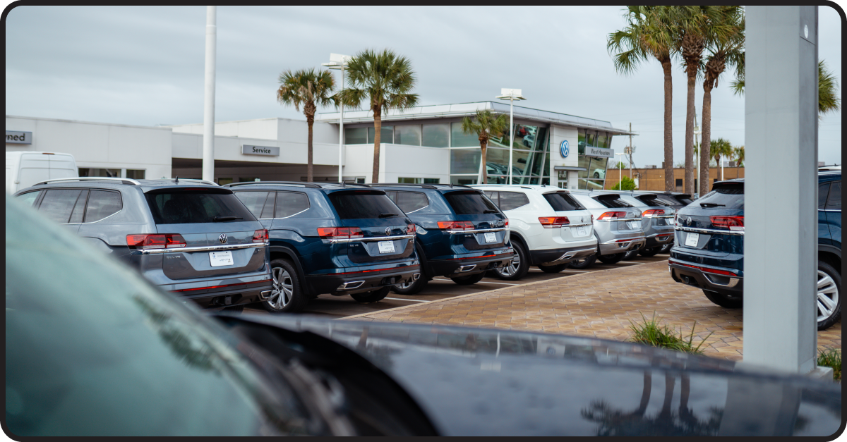 Image of a car dealership lot